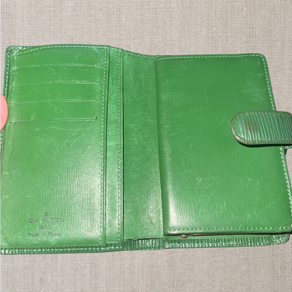 Louis Vuitton Green Bifold Kisslock Wallet/MI0975 - Picture 6 of 15